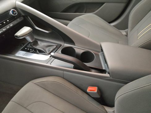 Used 2025 Hyundai Elantra Sport image 26