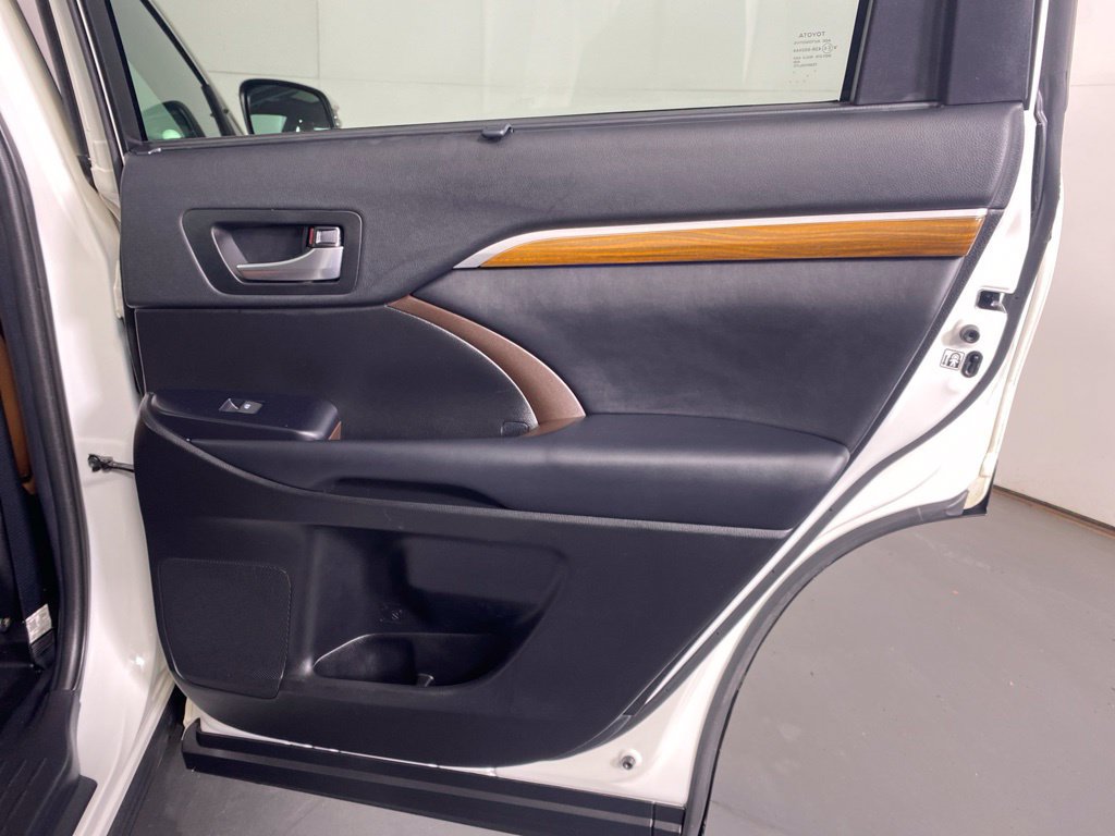 Used 2019 Toyota Highlander Limited Platinum AWD/4WD image 30