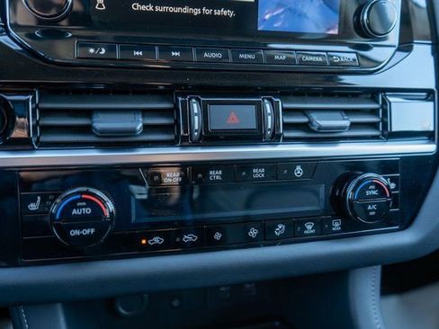 Certified 2025 Nissan Pathfinder SL image 30