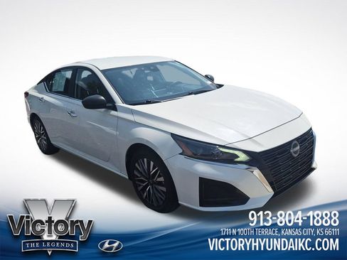 Used 2025 Nissan Altima 2.5 SV FWD image 7
