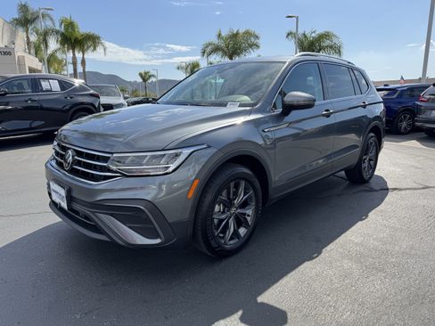 Certified 2023 Volkswagen Tiguan SE FWD image 9