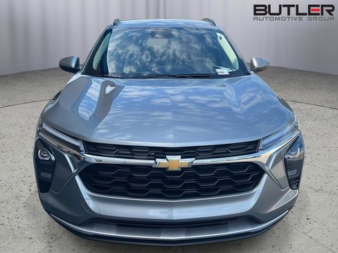 Used 2025 Chevrolet Trax LT image 9