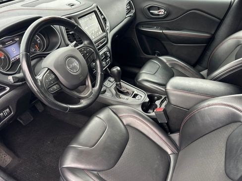 Used 2020 Jeep Cherokee Trailhawk w/ Cold Weather Group image 10