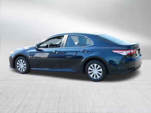 Used 2018 Toyota Camry LE image 5
