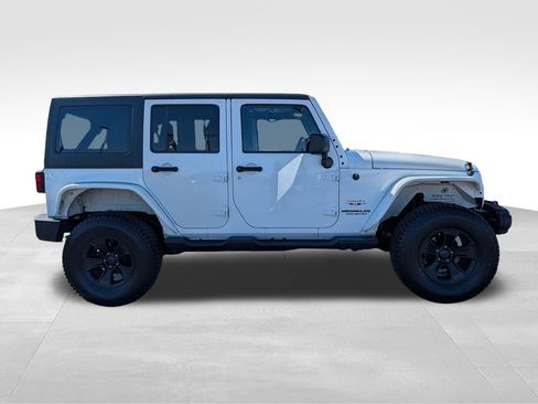 Used 2017 Jeep Wrangler Unlimited Sahara AWD/4WD image 5