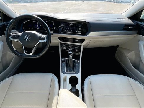 Used 2023 Volkswagen Jetta SE w/ Panoramic Sunroof Package FWD image 9
