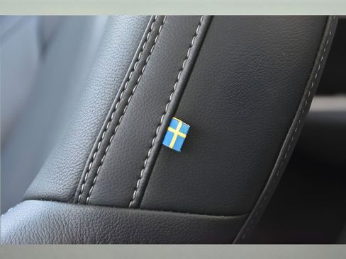 Certified 2025 Volvo XC40 B5 Ultra w/ Protection Package Premier image 29