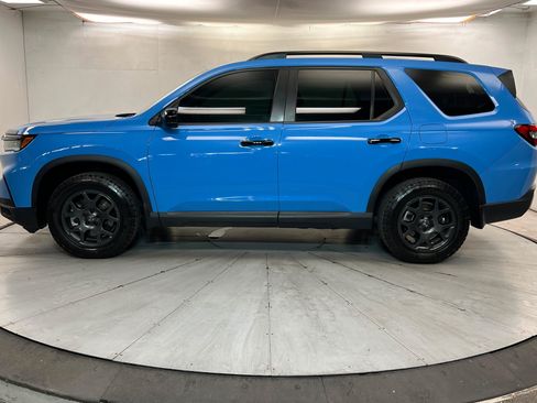 Used 2024 Honda Pilot TrailSport image 2