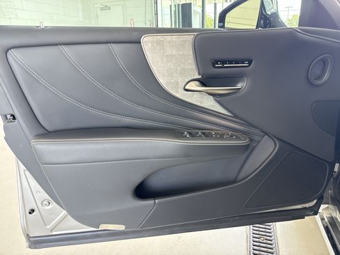 Used 2023 Lexus LS 500h AWD w/ Luxury Package image 16