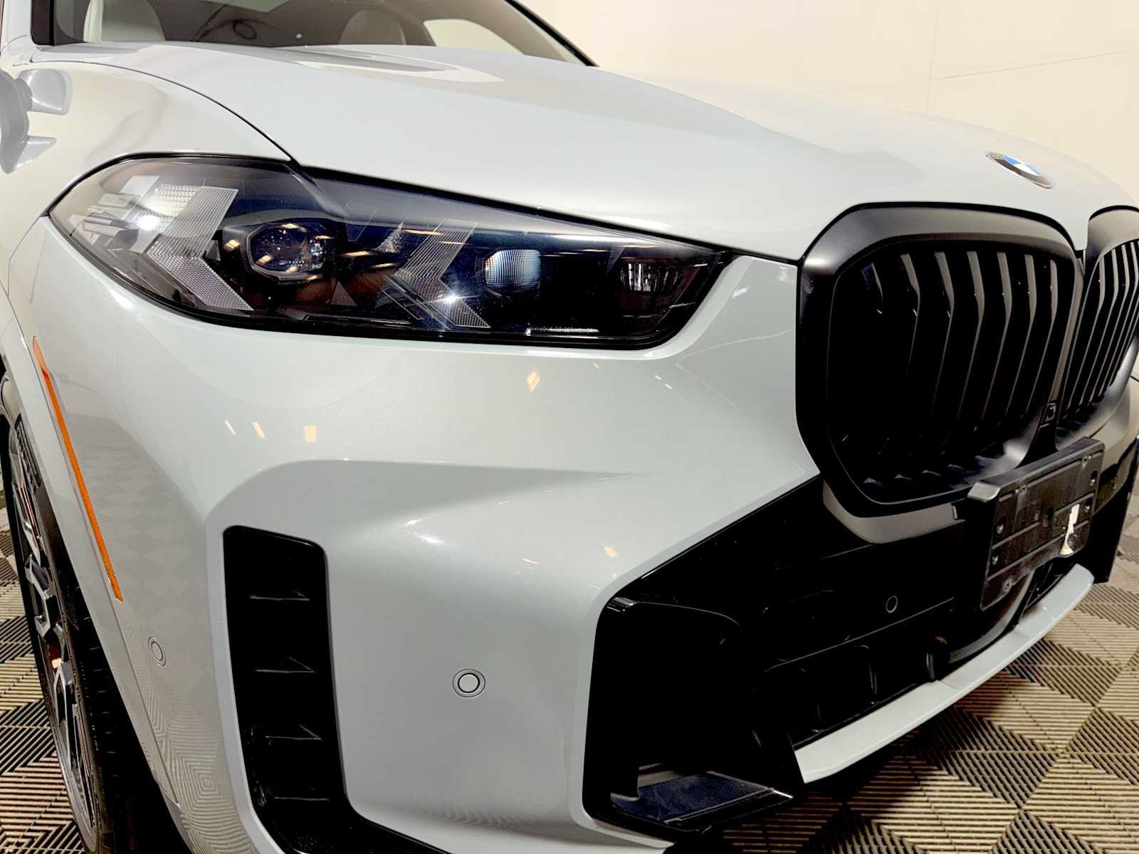 Used 2024 BMW X5 xDrive40i w/ M Sport Package AWD/4WD image 25