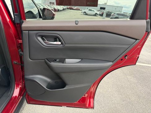 Used 2023 Nissan Rogue SL w/ SL Premium Package image 21