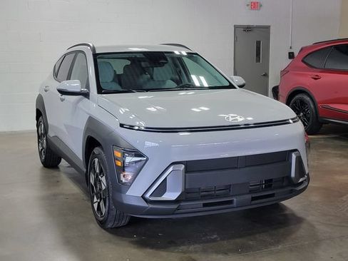 Used 2025 Hyundai Kona SEL FWD image 4