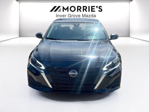 Used 2025 Nissan Altima 2.5 SV FWD image 2