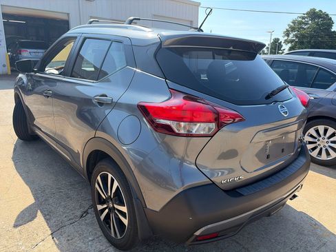 Used 2019 Nissan Kicks SR w/ SR Premium Package FWD image 2