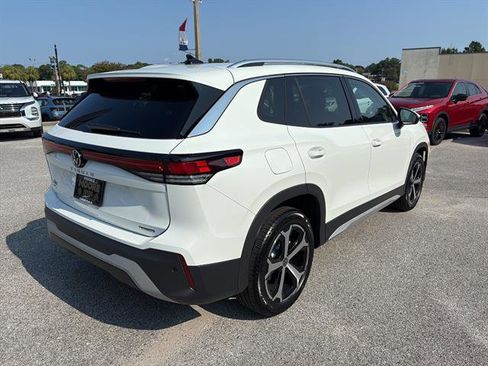 New 2025 Volkswagen Tiguan SE image 6