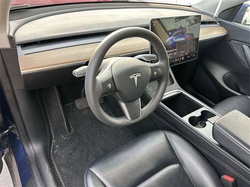 Used 2022 Tesla Model Y Long Range image 6