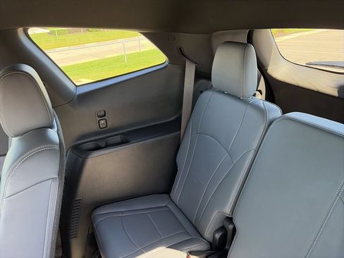 Used 2024 Buick Enclave Premium AWD/4WD image 51