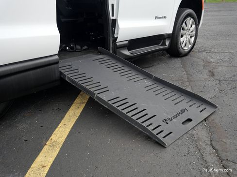 Used 2020 Chrysler Voyager L image 11