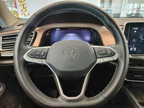 Used 2025 Volkswagen Atlas SE image 17