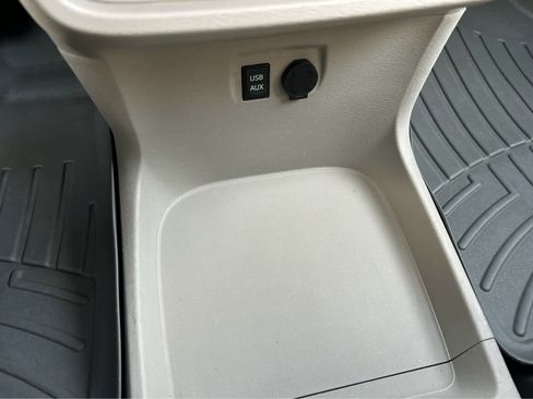 Used 2013 Toyota Sienna XLE image 45