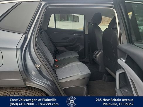 Certified 2025 Volkswagen Tiguan SE image 15