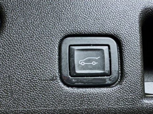 Used 2018 Chevrolet Equinox LT image 30