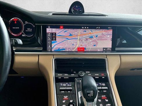 Used 2021 Porsche Panamera image 8