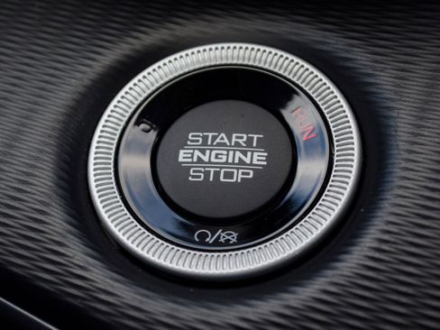 Used 2023 Jeep Grand Cherokee L Laredo image 15