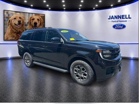 Used 2025 Ford Expedition Active AWD/4WD image 3