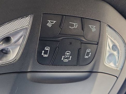 Used 2025 Chrysler Pacifica Select FWD image 10
