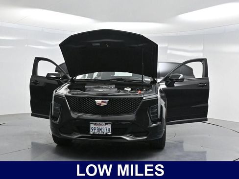 Used 2024 Cadillac XT4 Sport FWD image 35