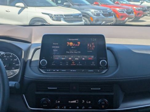 Used 2023 Nissan Rogue SV image 18