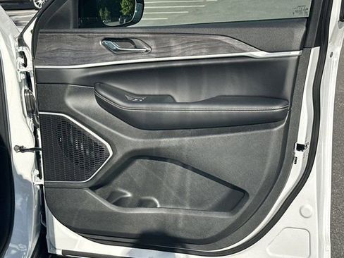 New 2025 Jeep Grand Cherokee Limited w/ Black Appearance Package image 14