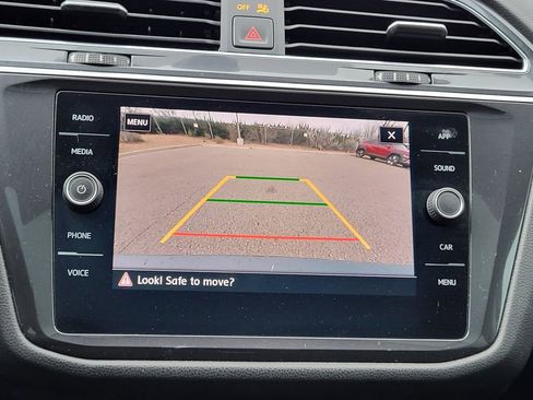 Used 2020 Volkswagen Tiguan SE w/ Panoramic Sunroof Package image 19