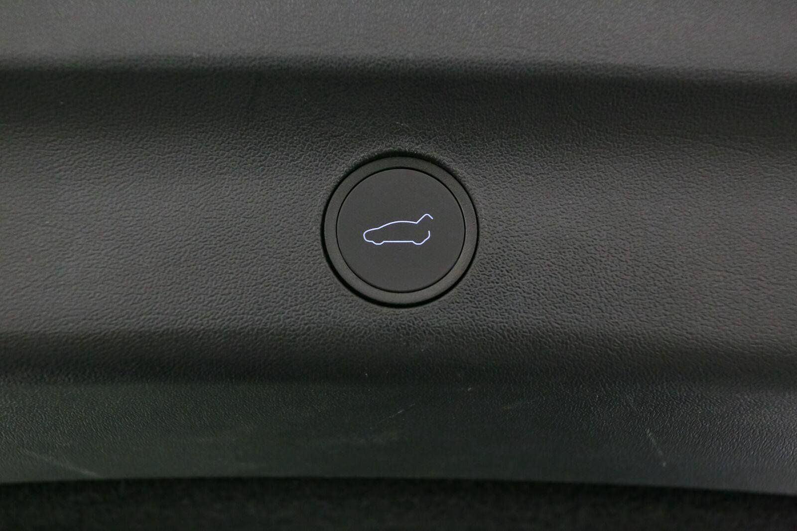 Used 2023 Tesla Model Y Long Range AWD/4WD image 12
