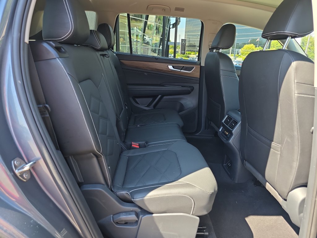 Used 2025 Volkswagen Atlas SE AWD/4WD image 15