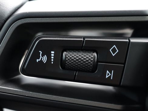 Used 2023 Porsche 911 Carrera 4S w/ Sport Package image 31