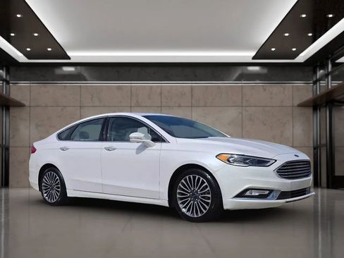 Used 2017 Ford Fusion SE w/ Fusion SE Technology Package image 7