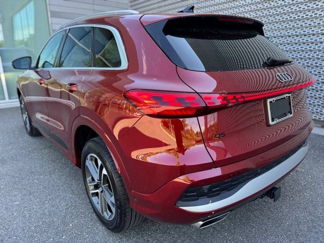 Certified 2025 Audi Q5 Premium w/ 19" Wheel Package AWD/4WD image 3