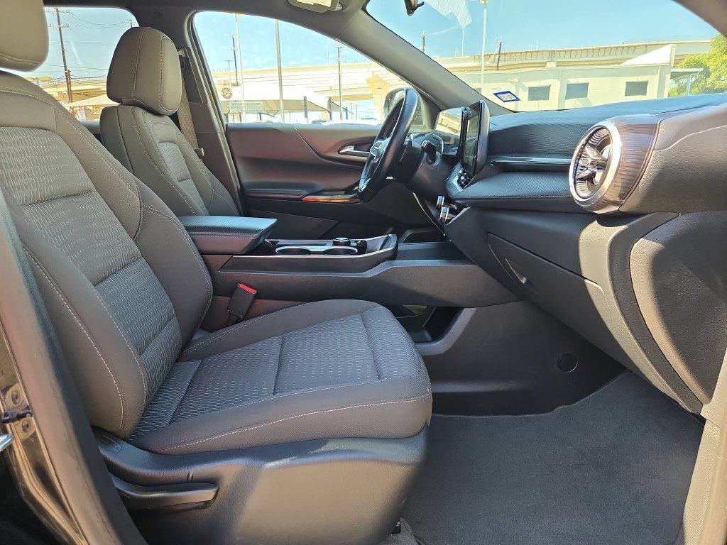 Used 2026 Chevrolet Equinox LT AWD/4WD image 32
