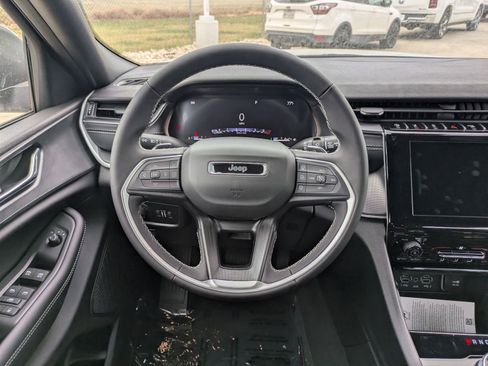 New 2025 Jeep Grand Cherokee L Laredo RWD image 19
