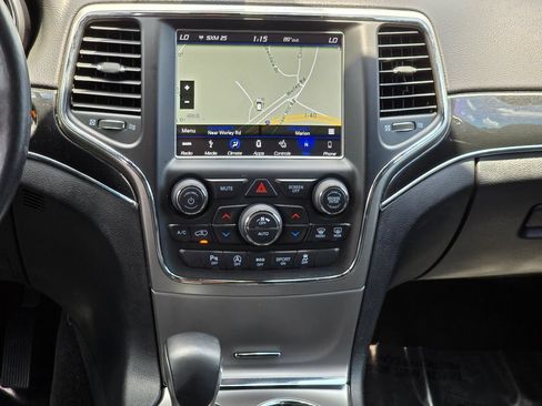 Used 2018 Jeep Grand Cherokee Trailhawk w/ Trailhawk Luxury Group AWD/4WD image 35