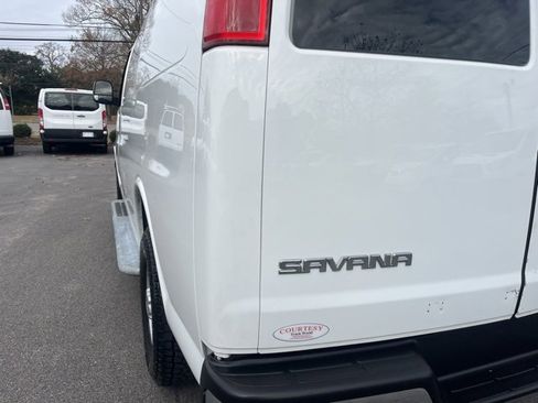 Used 2021 GMC Savana 2500 w/ Driver Convenience Package image 9