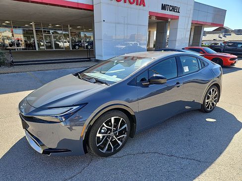 New 2026 Toyota Prius Plug-In Hybrid FWD image 2