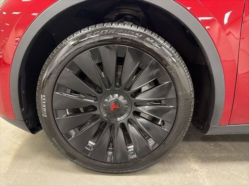 Used 2024 Tesla Model Y Long Range image 9