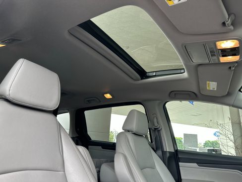 Used 2023 Honda Odyssey EX-L image 18