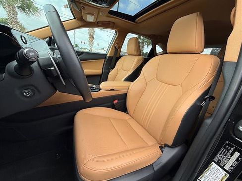 Used 2025 Lexus NX 250 FWD w/ Towing Package (2000 Lbs) image 11