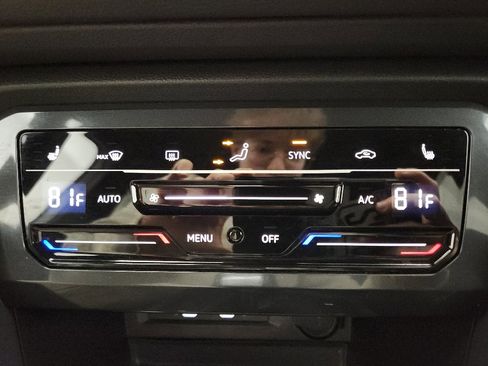 Certified 2023 Volkswagen Tiguan SE R-Line image 22