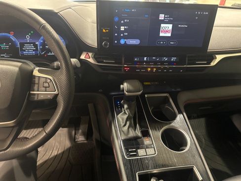 Certified 2025 Toyota Sienna XSE w/ XSE Plus Package image 40