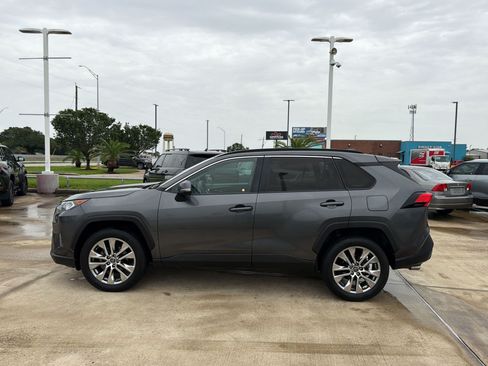 Used 2021 Toyota RAV4 XLE Premium FWD image 2